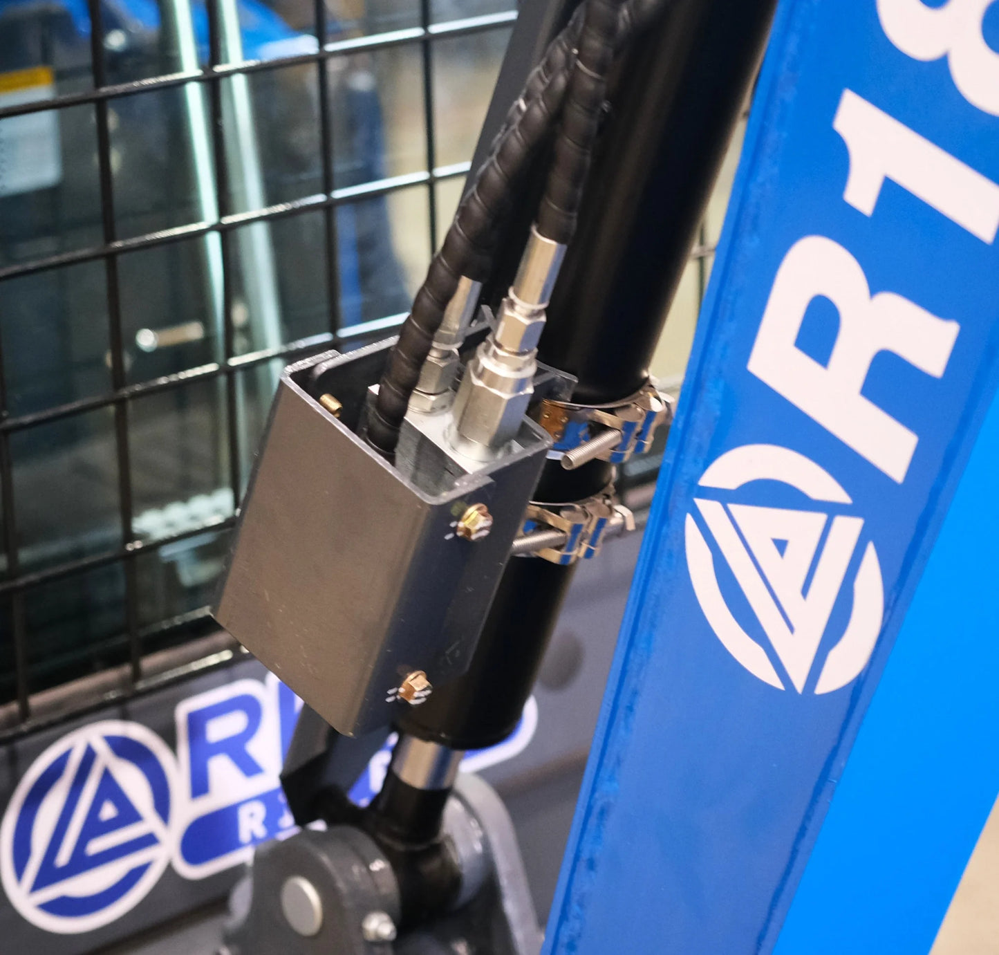 Rippa R18 PRO z kabiną