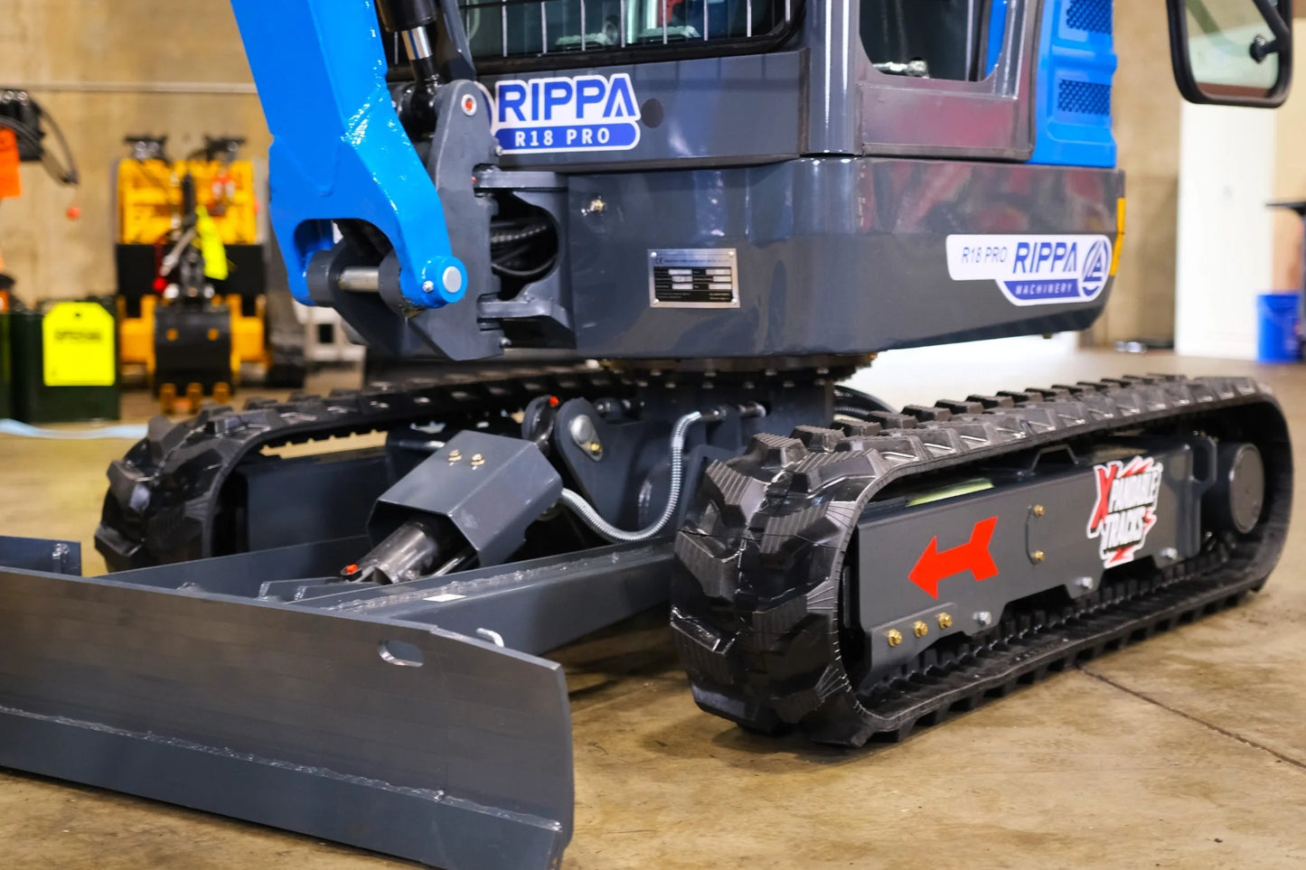 Rippa R18 PRO z kabiną